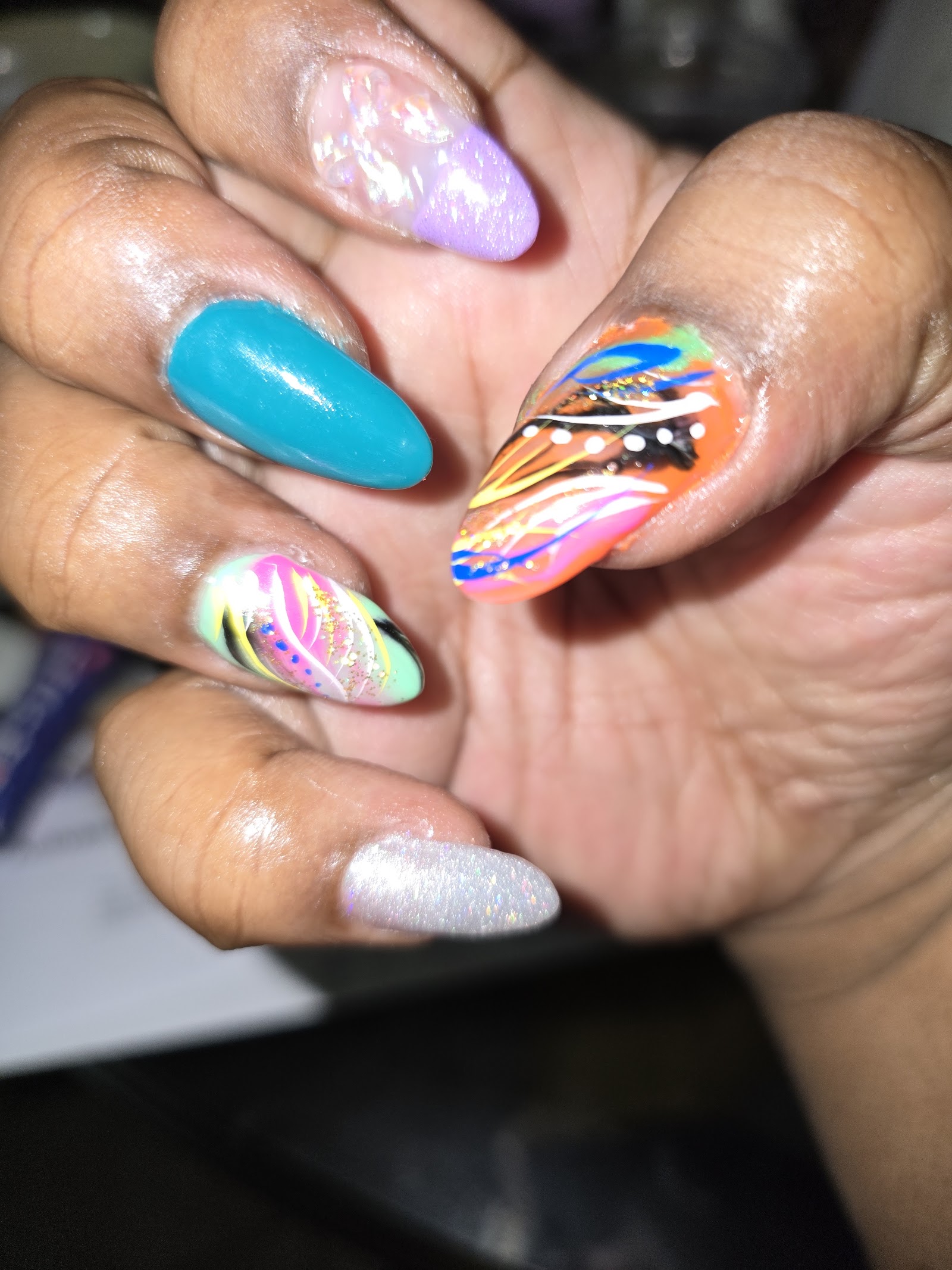 Fashion Nails logo
